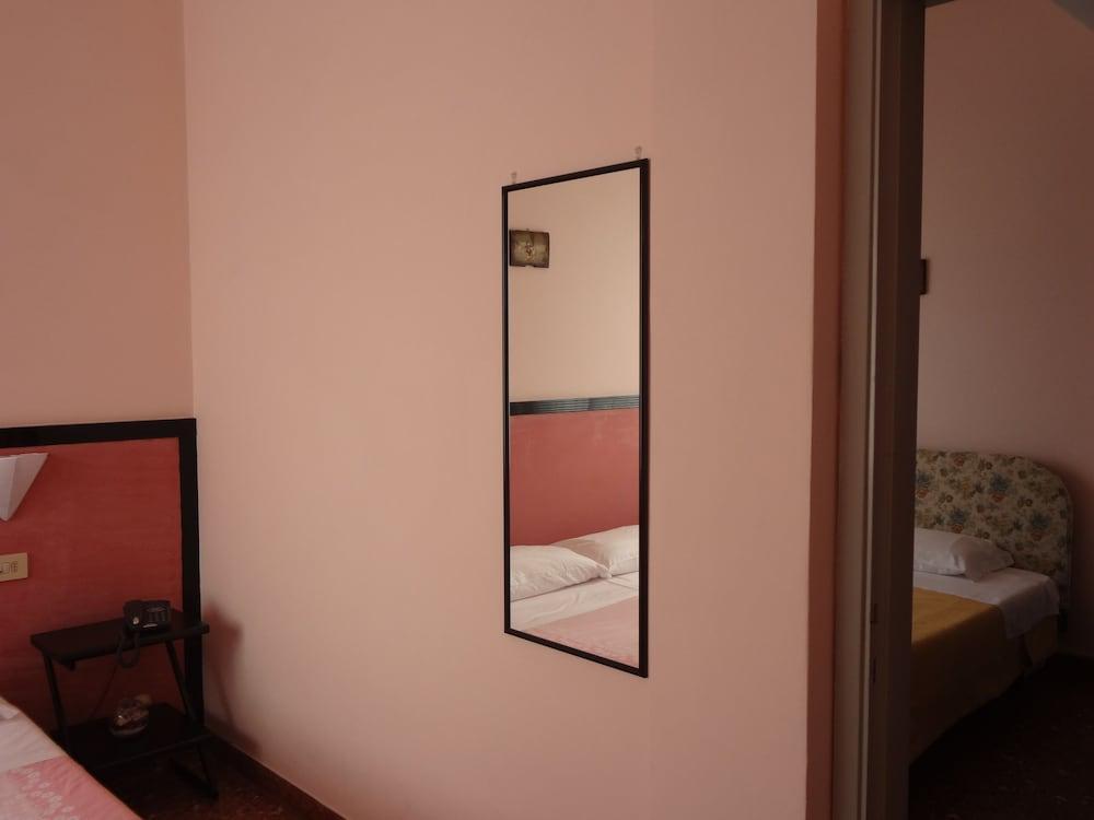Hotel Nettuno Porto San Giorgio Exteriör bild