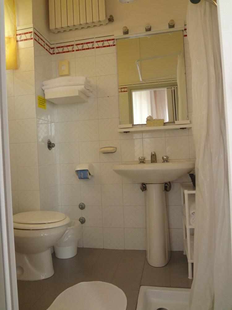 Hotel Nettuno Porto San Giorgio Exteriör bild