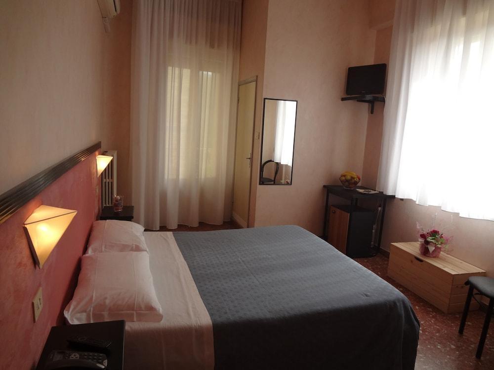 Hotel Nettuno Porto San Giorgio Exteriör bild