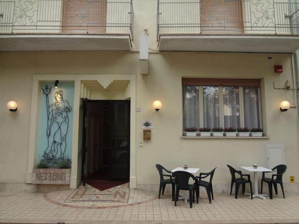 Hotel Nettuno Porto San Giorgio Exteriör bild