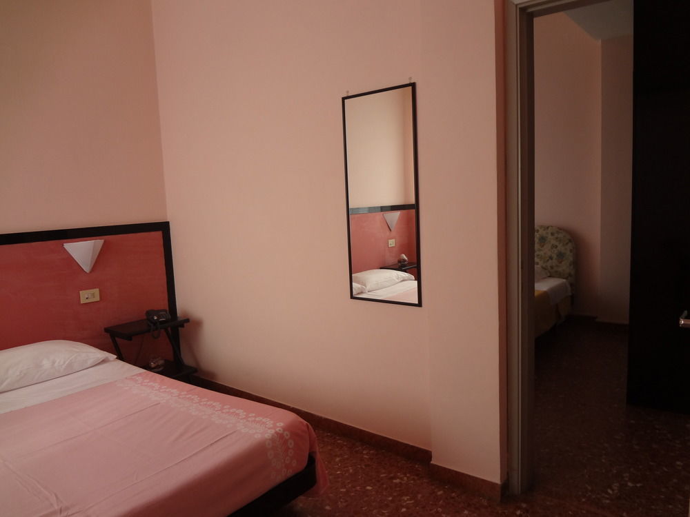 Hotel Nettuno Porto San Giorgio Exteriör bild