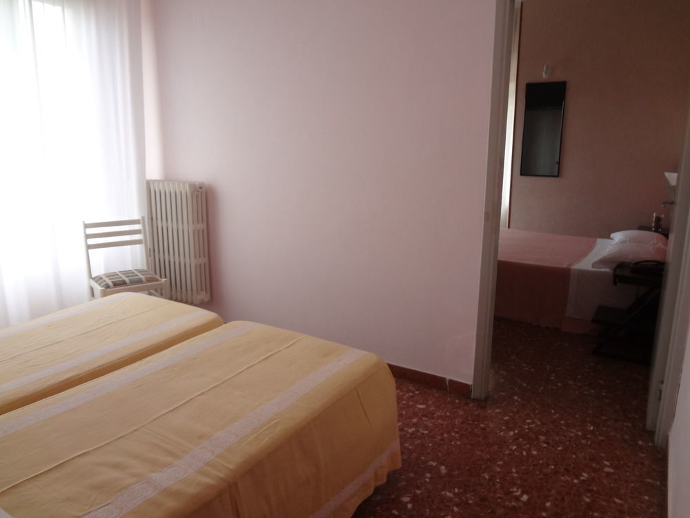Hotel Nettuno Porto San Giorgio Exteriör bild