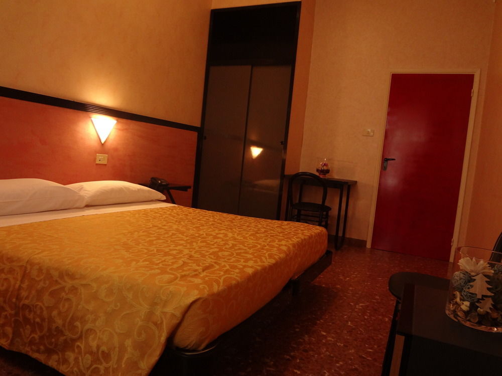 Hotel Nettuno Porto San Giorgio Exteriör bild