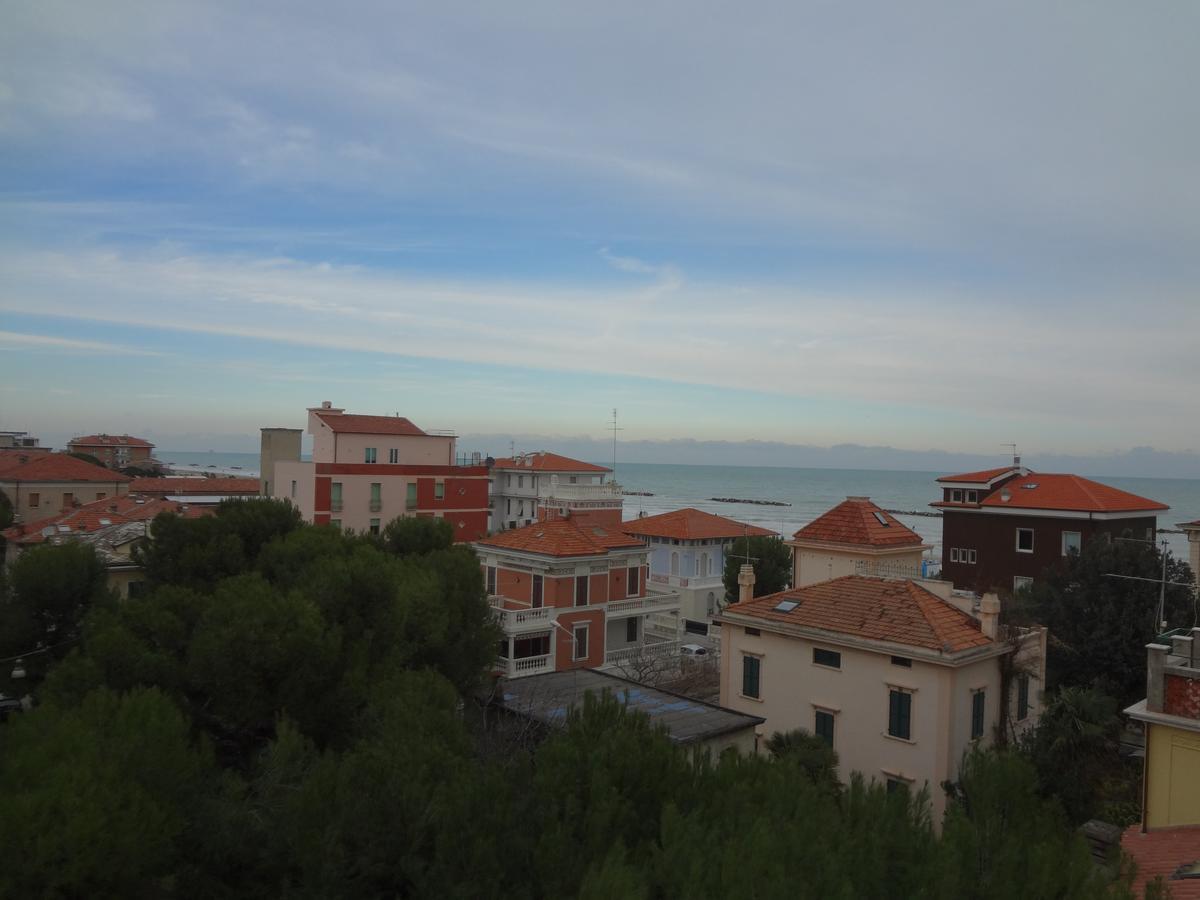 Hotel Nettuno Porto San Giorgio Exteriör bild
