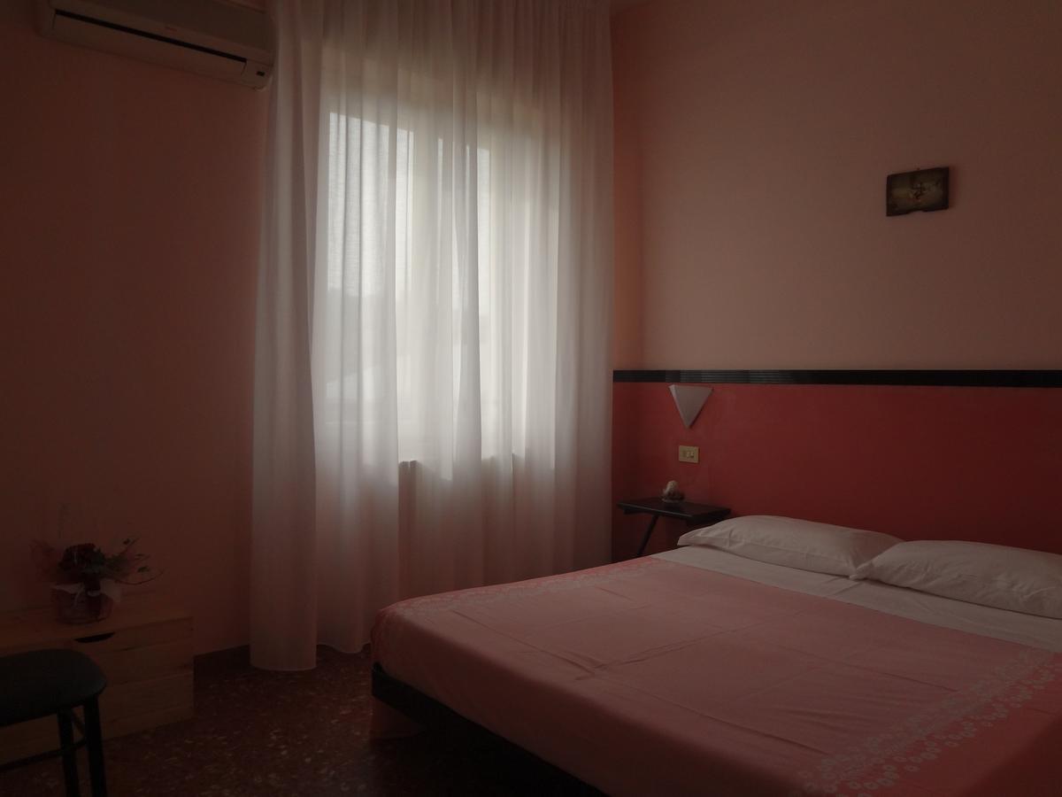 Hotel Nettuno Porto San Giorgio Exteriör bild